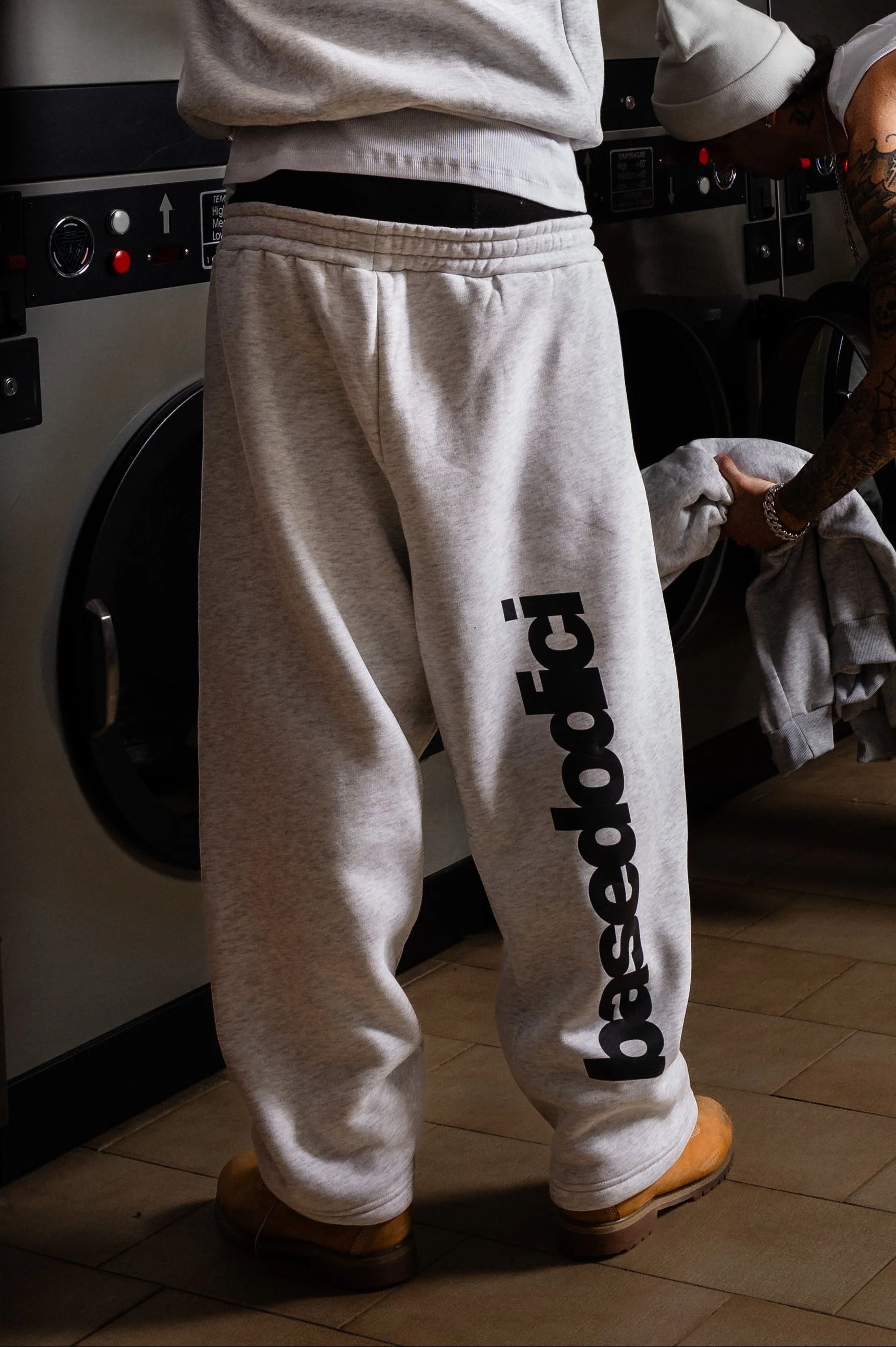 Fleece Pants "COMFY" Vertical Logo AshGrey/Black - Image 3
