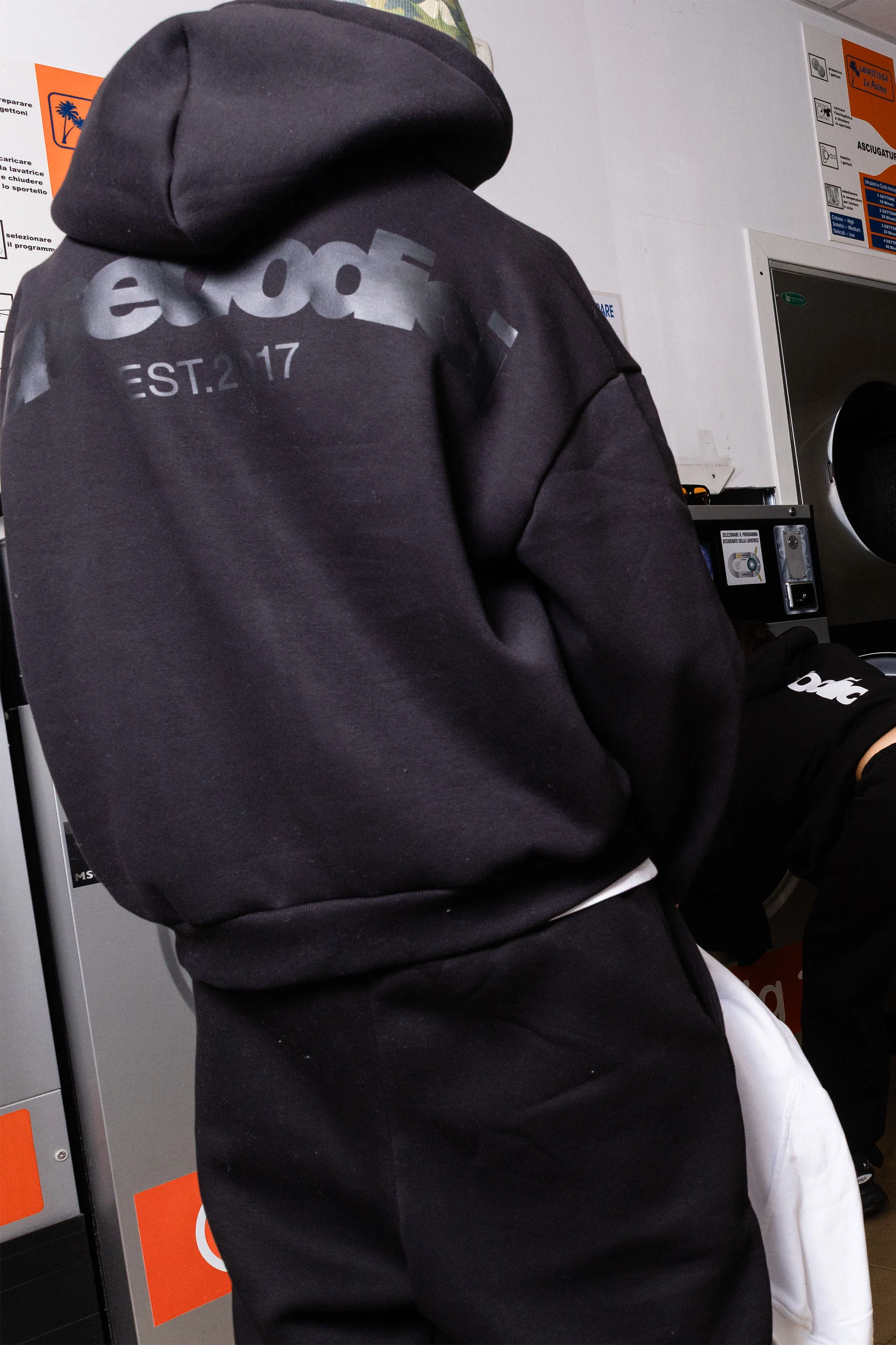 Full Zip "COMFY" Back Logo Black/Tone - Image 4