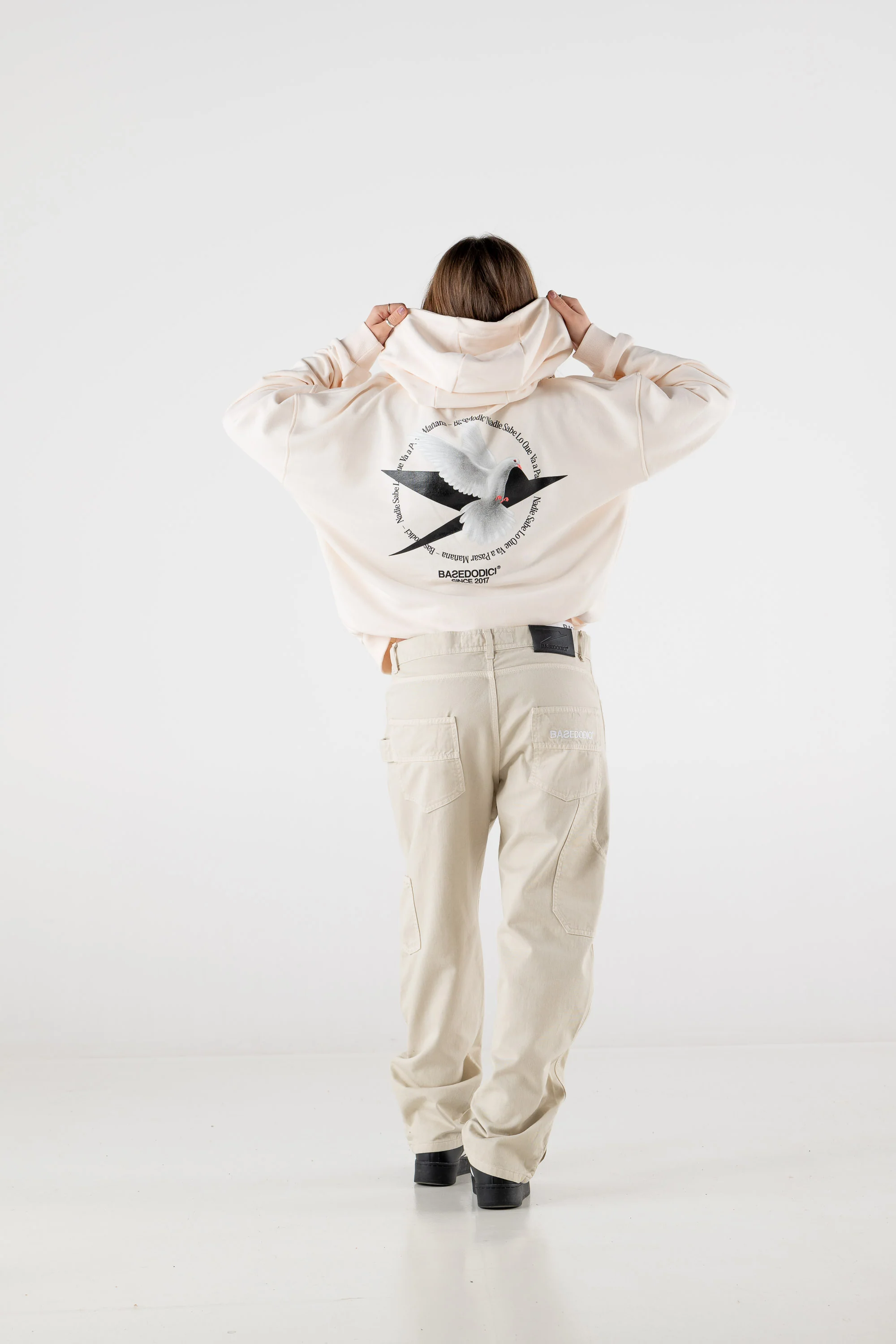 Hoodie Boxy “RESORT” Dove Cream - Image 10