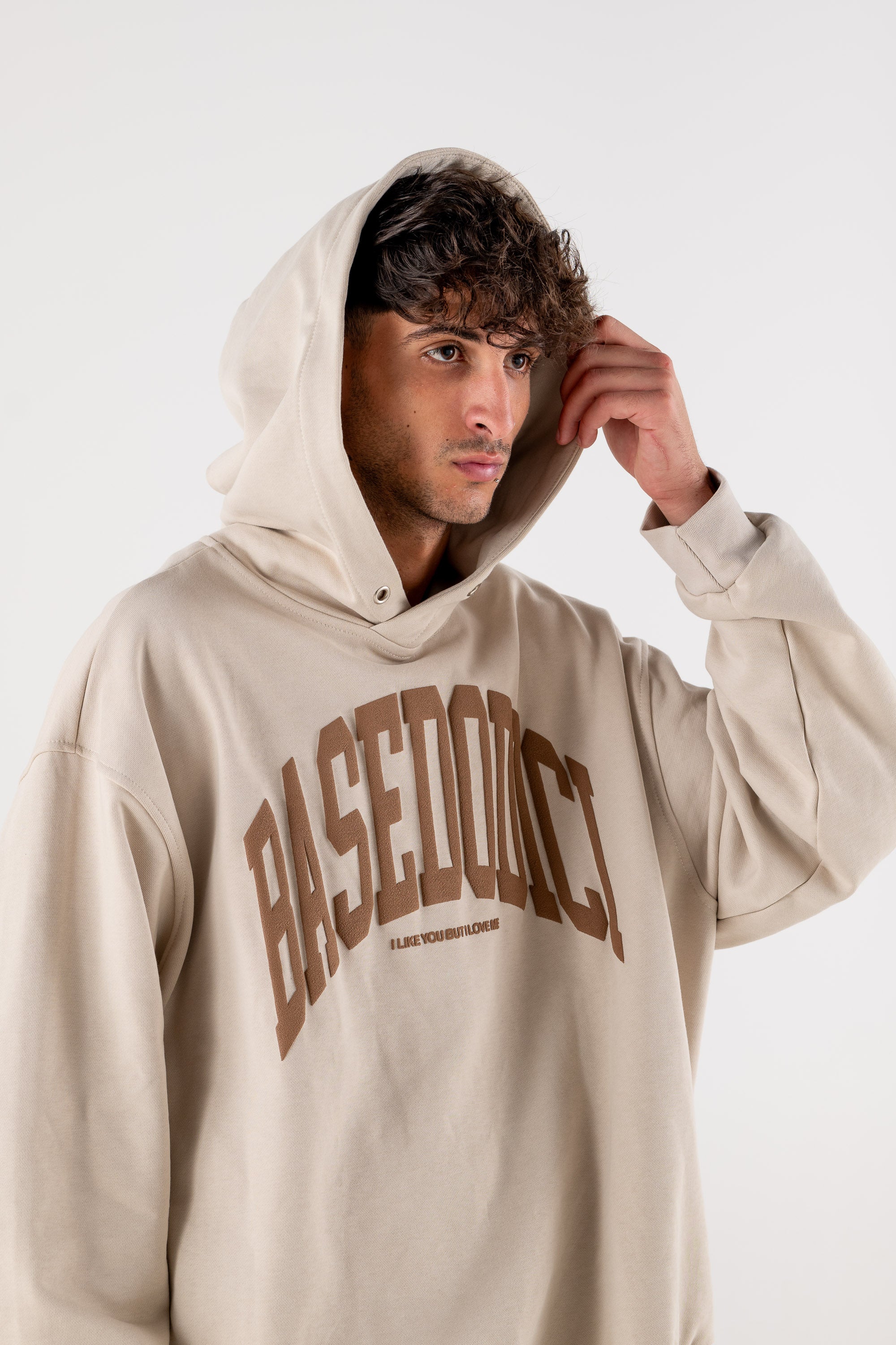 Hoodie "DE LA RUE À LA RUE" ArcLogo Beige - Image 11