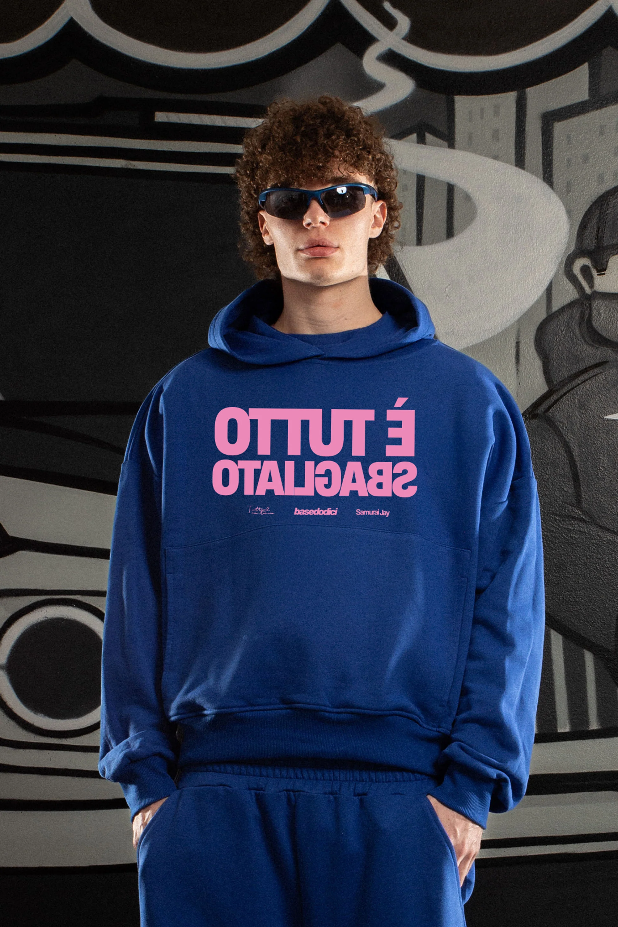 Hoodie "SAMURAIJAYxBASEDODICI" TuttoSbagliato Blue/Pink - Image 2