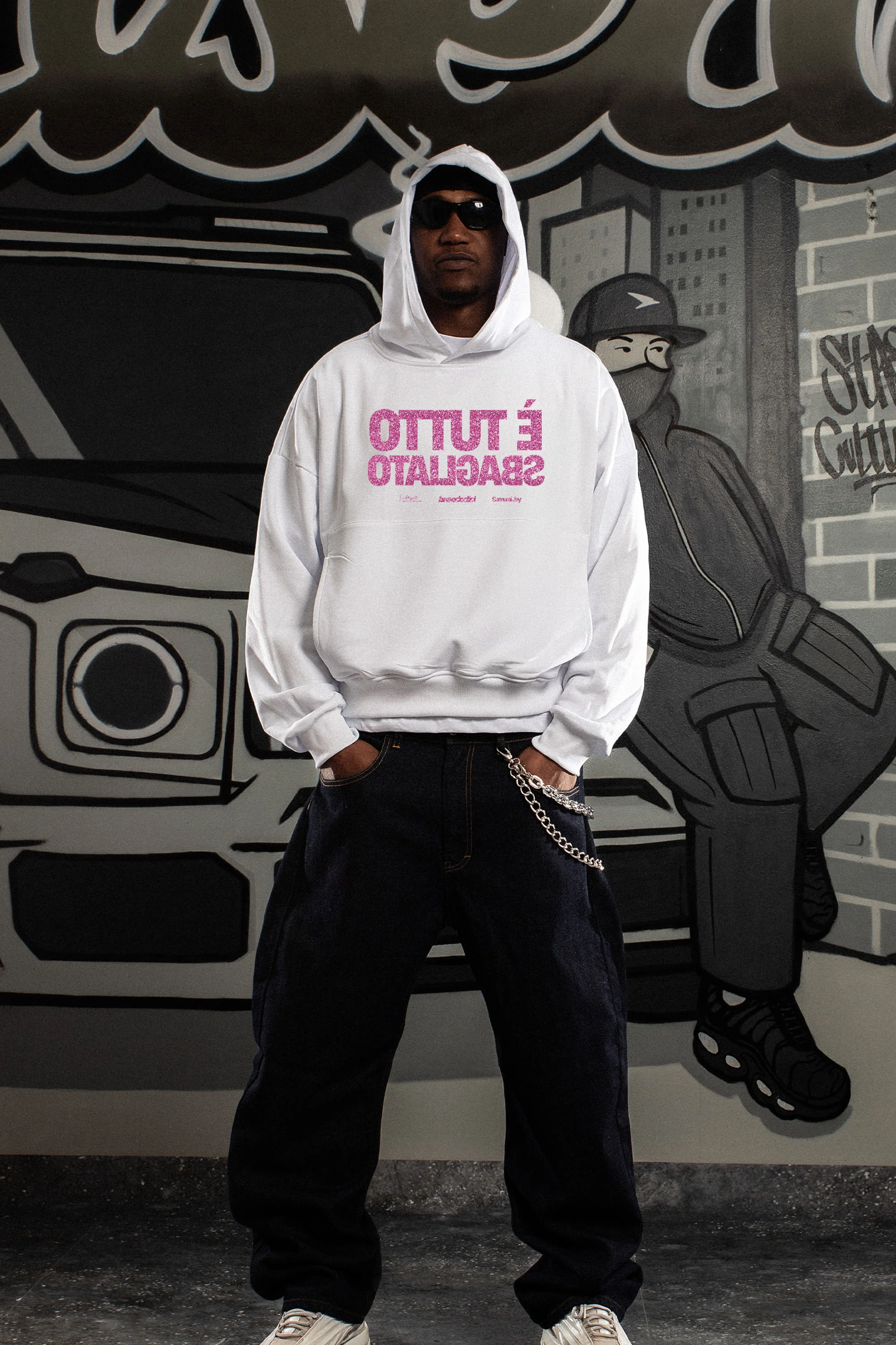 Hoodie "SAMURAIJAYxBASEDODICI" TuttoSbagliato White/GlitterPink - Image 4