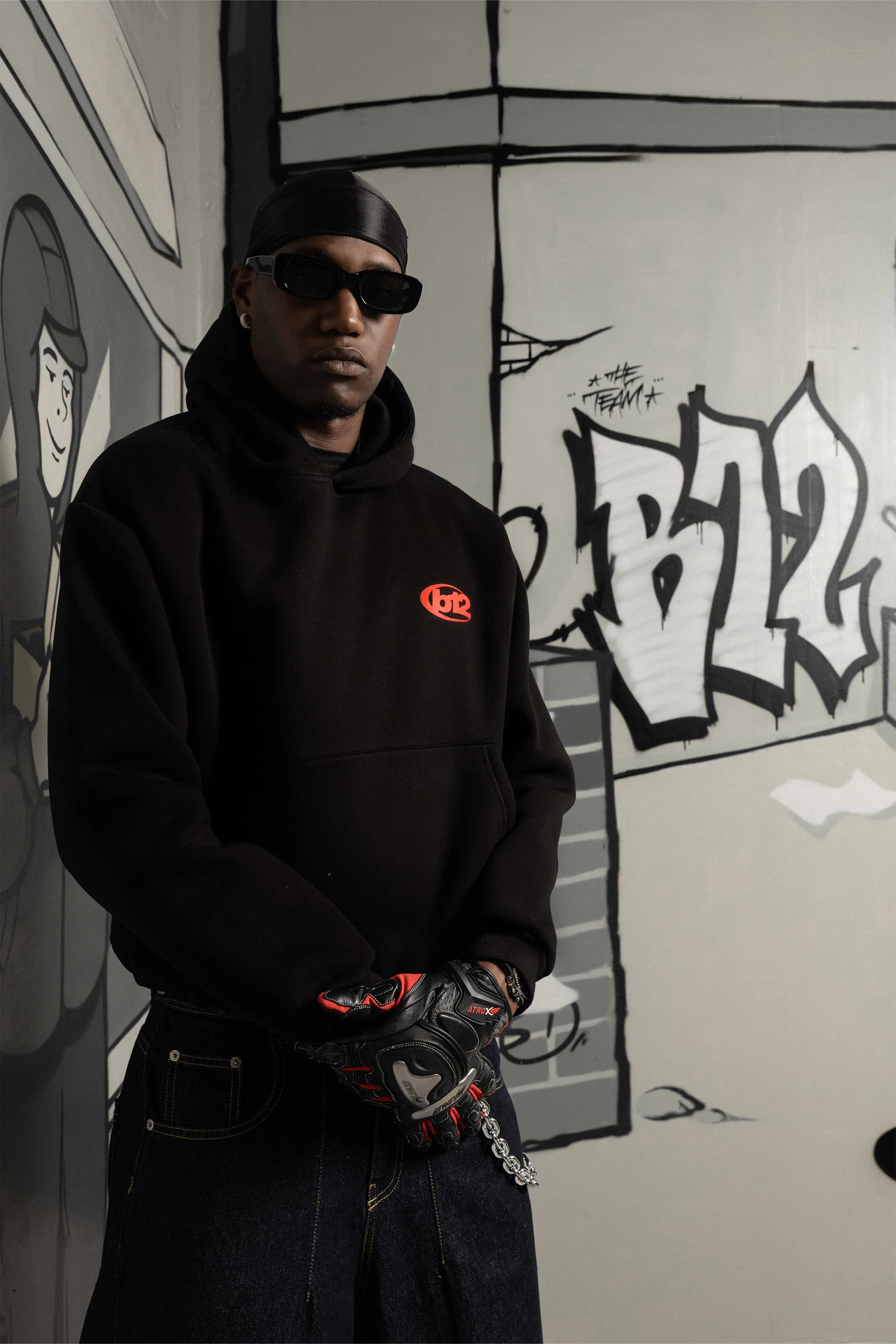 Hoodie "TEAM012" Back Logo Black/Red - Image 4