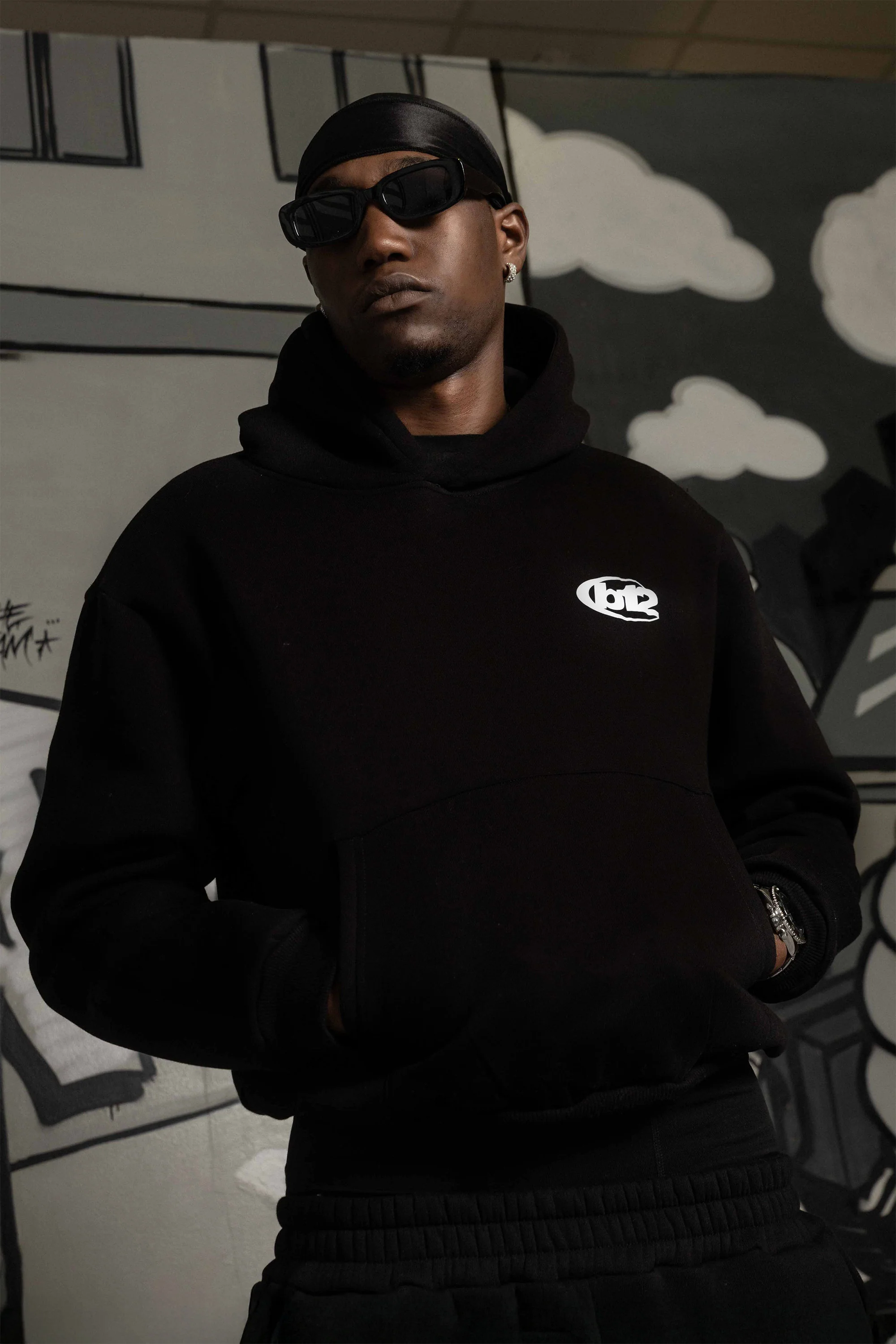 Hoodie "TEAM012" Back Logo Black/White - Image 3