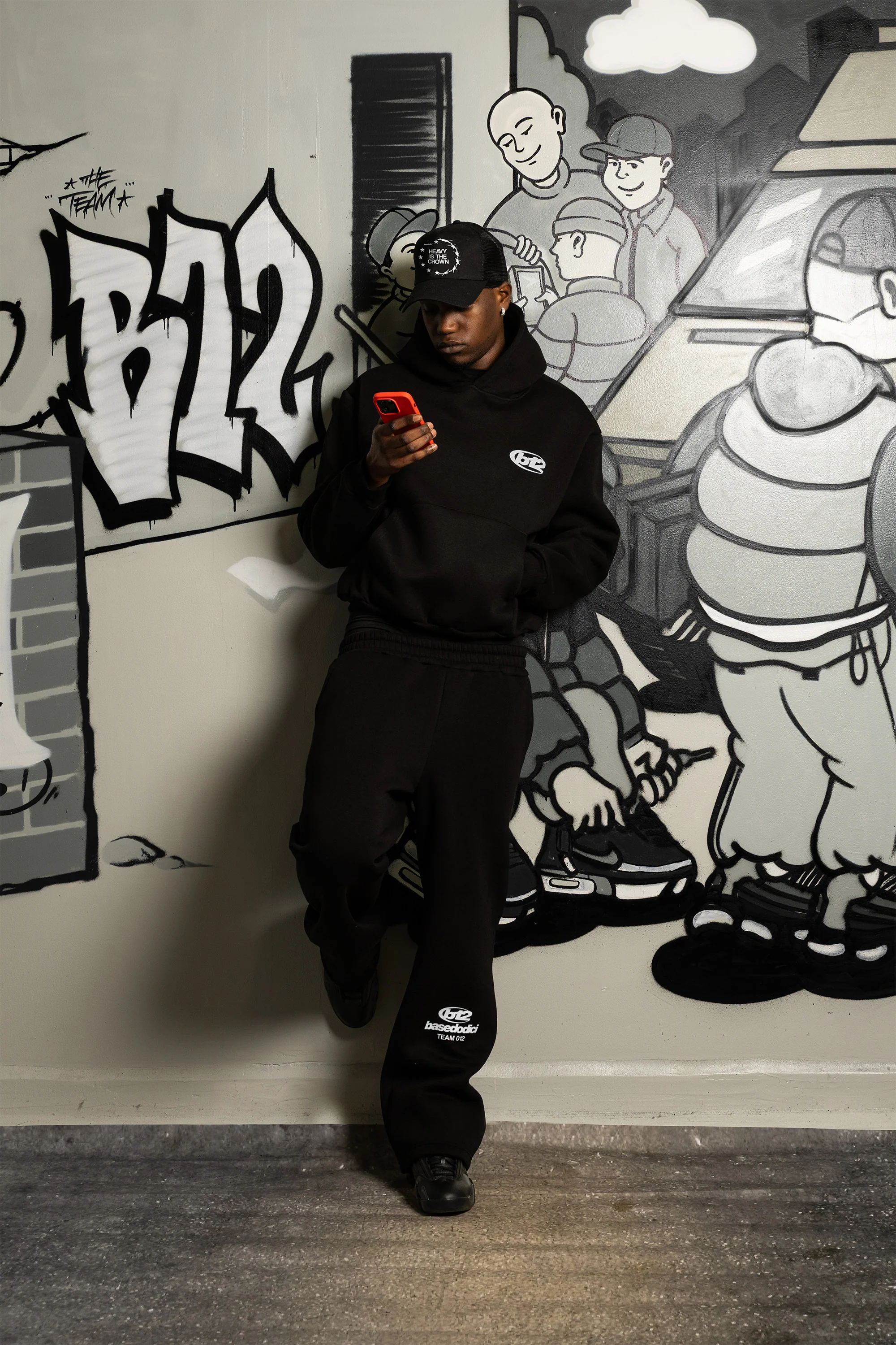 Hoodie "TEAM012" Back Logo Black/White - Image 4