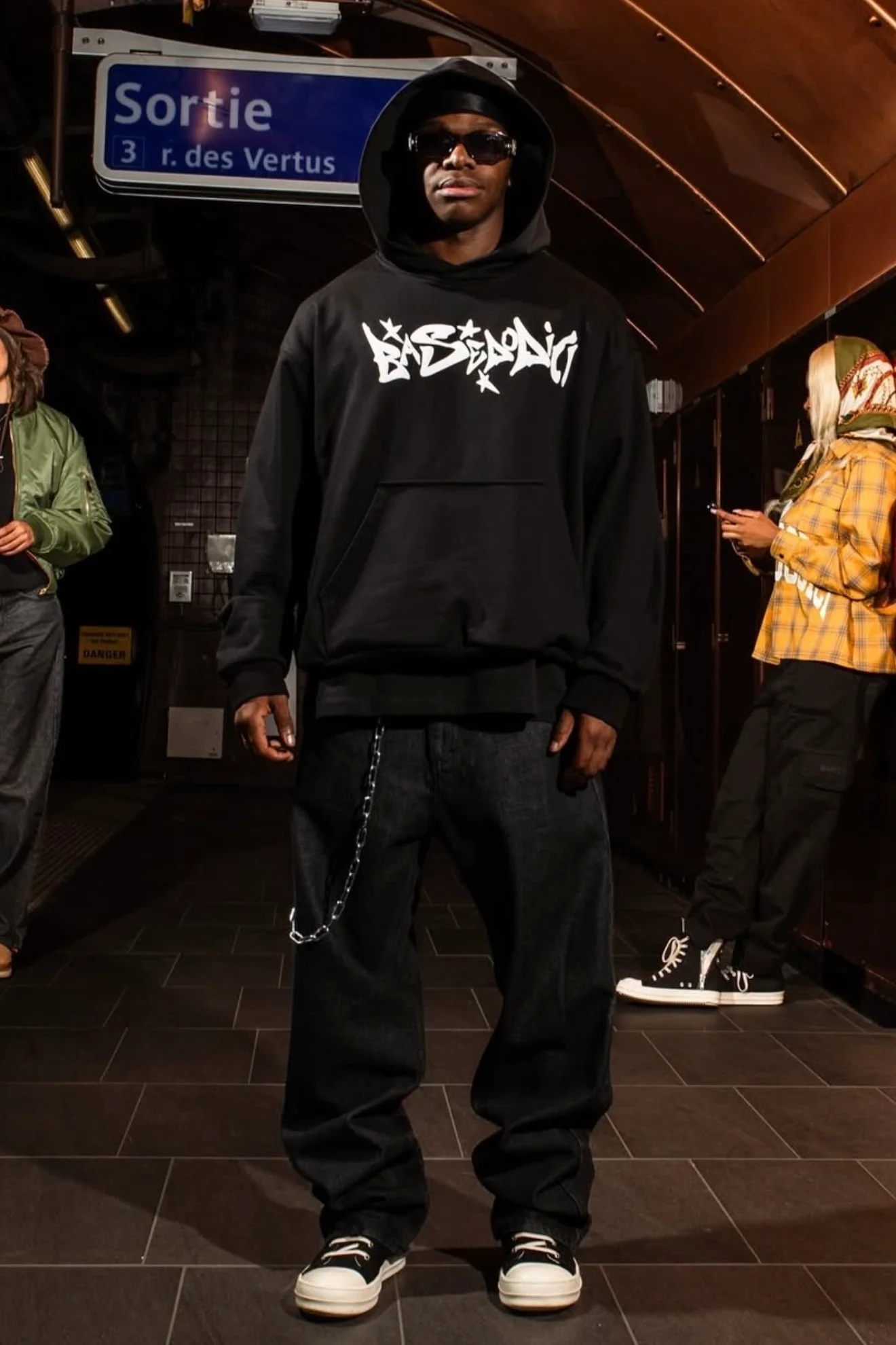 Hoodie "COMFY" Graffiti Black - Image 3