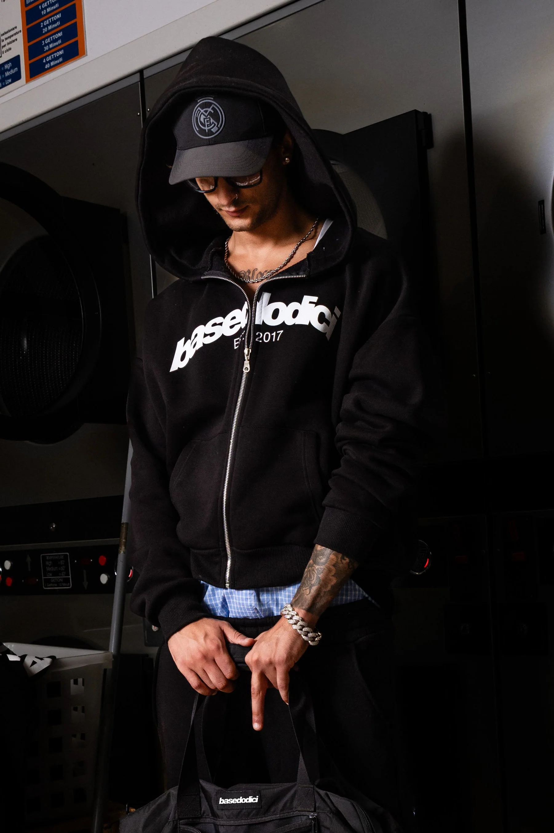 Full Zip "COMFY" Front Logo Black/White - Image 3