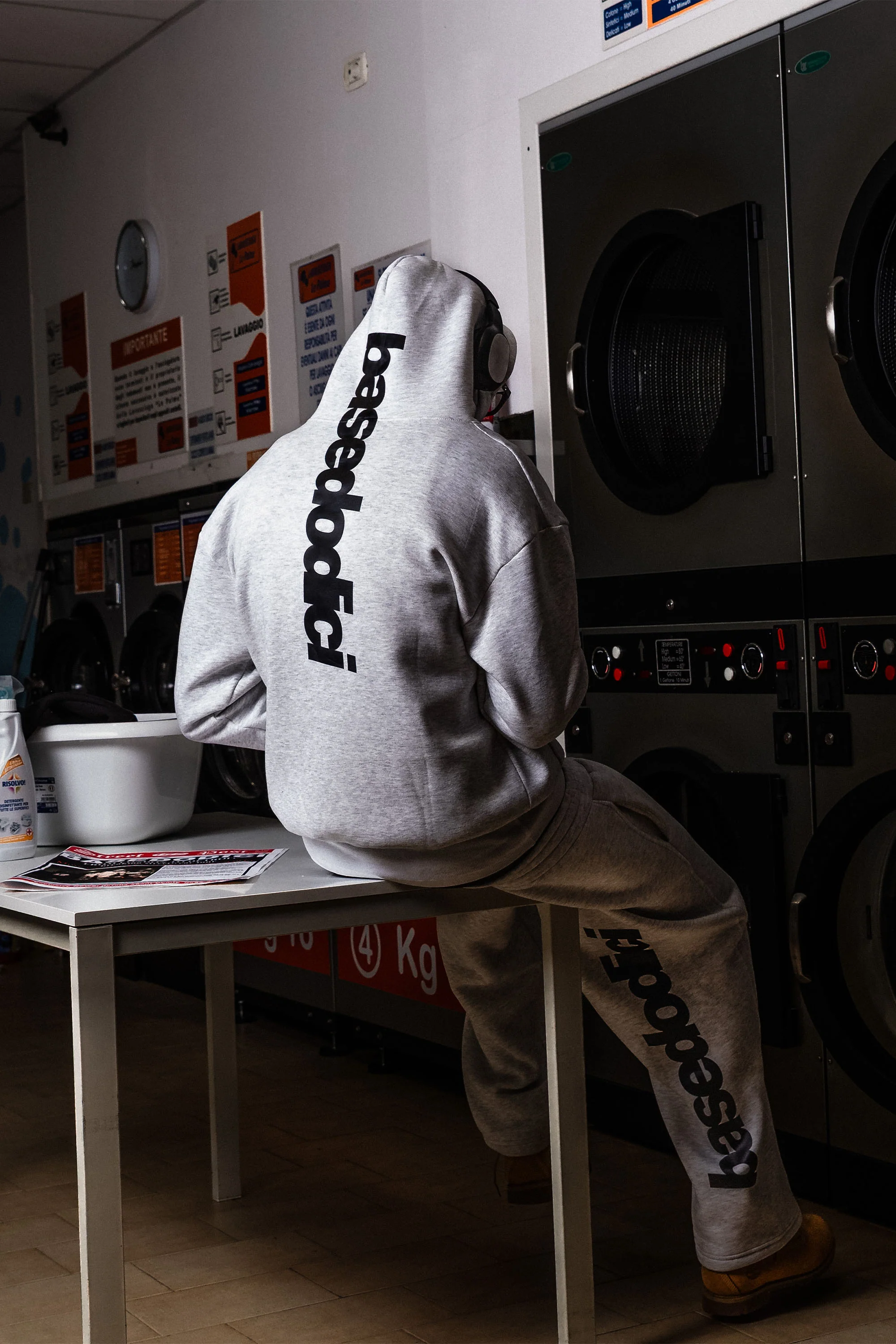 Look "COMFY" Vertical Logo AshGrey/Black - Image 5