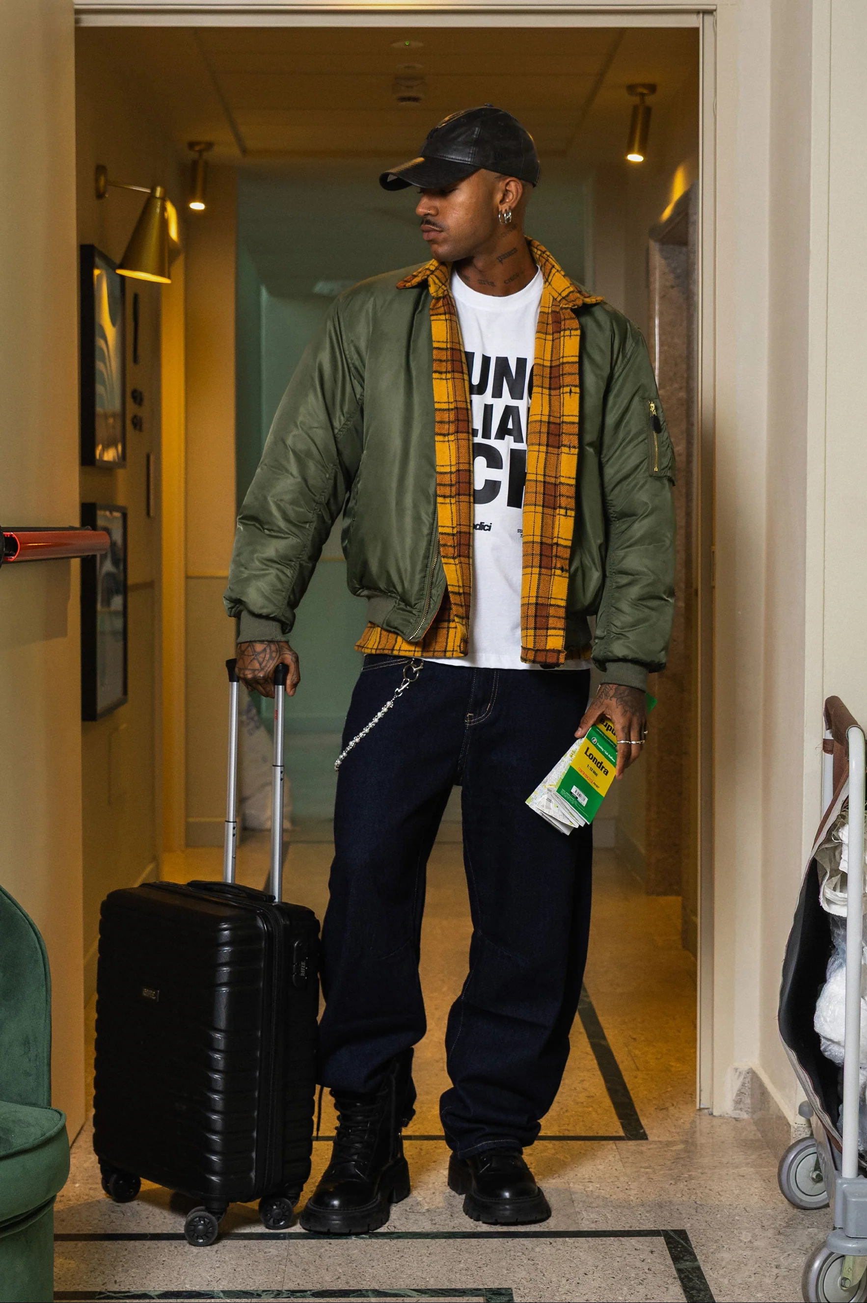 Bomber Jacket "WORLD TOUR" Military Green - Image 5